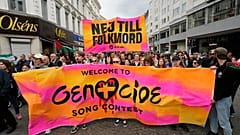 Pro-palästinensische Protestierende kritistieren laut die Teilnahme Israels beim diesjährigen Eurovision Song Contest.