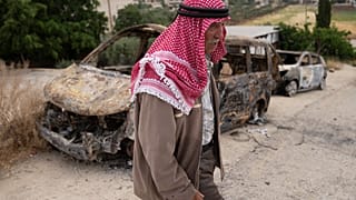 مركبات أحرقها المستوطنون في قرية دوما