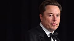 Ο Elon Musk φτάνει σε εκδήλωση στο Λος Άντζελες, 13 Απριλίου 2024.