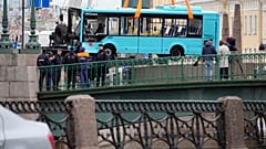 Το λεωφορείο ανασύρθηκε από τον ποταμό λίγες ώρες μετά την πτώση του 