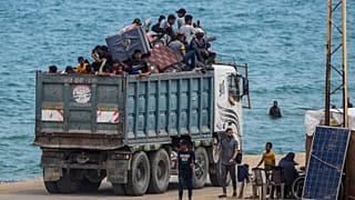 Milhares de pessoas deixam a cidade de Rafah