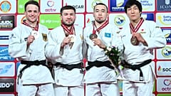 Пьедестал почета в категории до 81 кг, золото у Шарофиддина Болтабоева из Узбекистана (второй слева). 