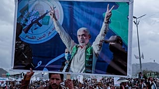 صورة ليحيى السنوار في مظاهرة في اليمن
