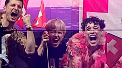 İsviçre'den Nemo Malmö'de düzenlenen Eurovision Şarkı Yarışması Büyük Finalinde The Code adlı şarkıyı seslendiriyor