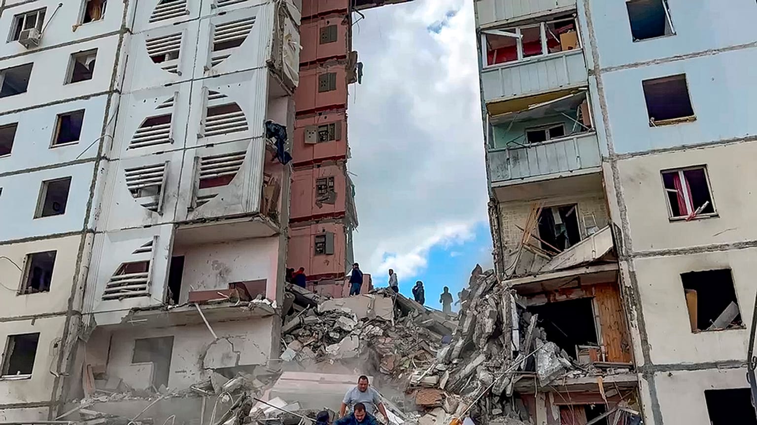 Dieses Foto stammt aus einem Video, das der Gouverneur der Region Belgorod, Wjatscheslaw Gladkow, am Sonntag, 12. Mai 2024, auf seinem Telegramm-Kanal veröffentlichte.