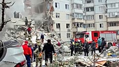 Κατάρρευση τμήματος κτιριακού συγκροτήματος στο Μπέλγκοροντ μετά από βομβαρδισμό