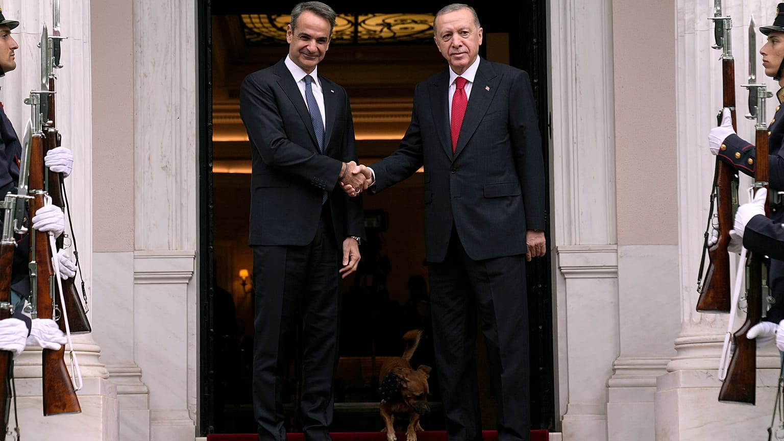 الرئيس التركي رجب طيب لأردوغان ورئيس الوزراء اليوناني كيرياكوس ميتسوتاكيس 