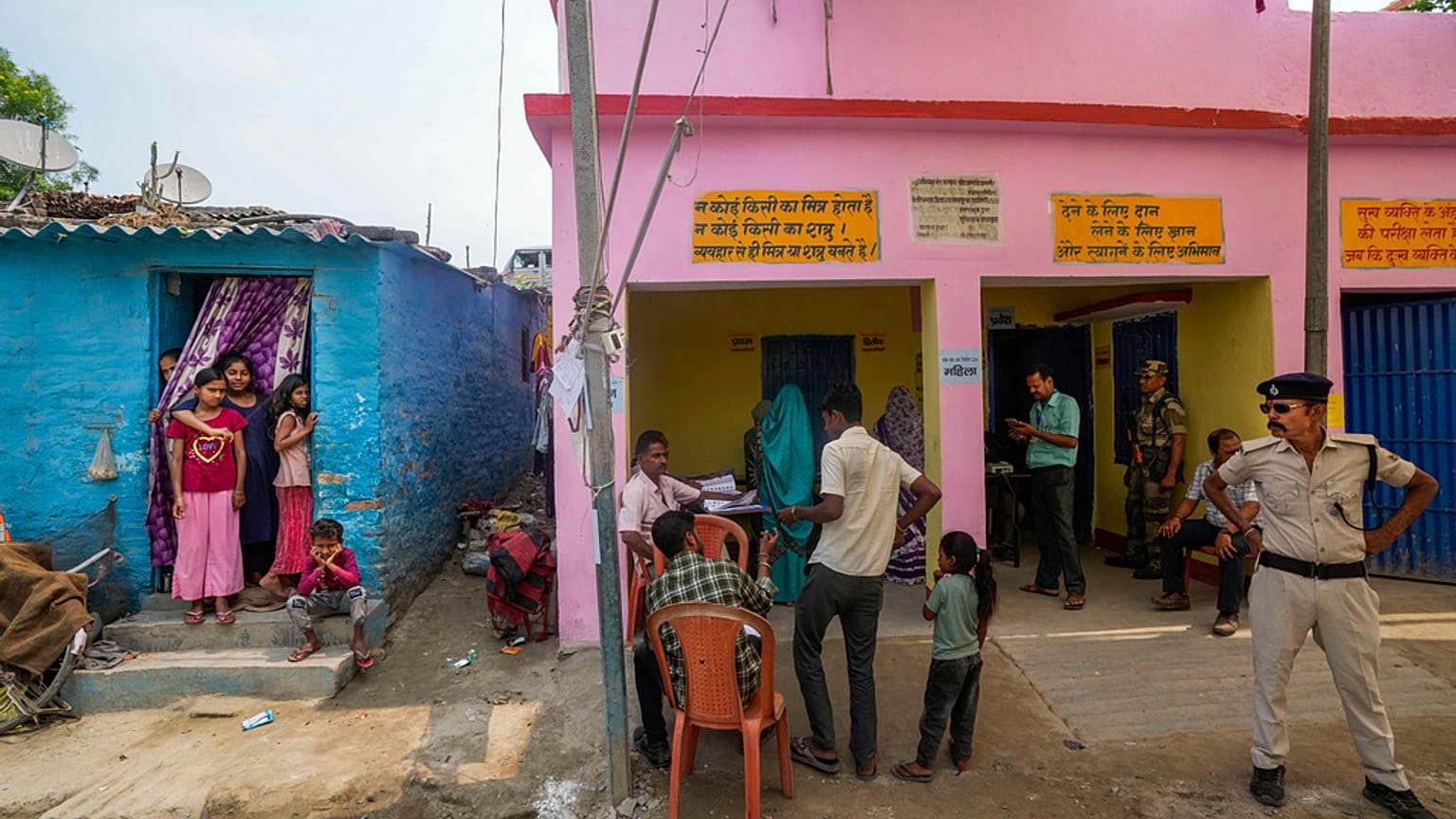 En India, 970 millones de votantes están llamados a las urnas para renovar la Cámara Baja del Parlamento. 