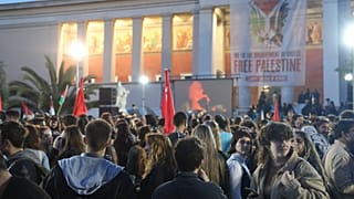 Ολονύκτια διαμαρτυρία στα Προπύλαια