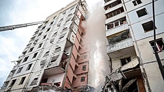 Russische Rettungskräfte haben die Räumung der Trümmer in der russischen Grenzstadt Belgorod beendet. 