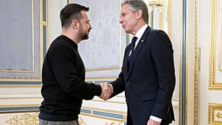 Zelenski saluda a Blinken antes de su reunión este martes en Kiev