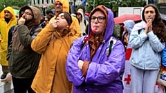 Тысячи человек собрались у здания парламента на акцию протеста оппозиции против "российского закона", принятого в окончательном чтении, Тбилиси, 14 мая 2024 г.