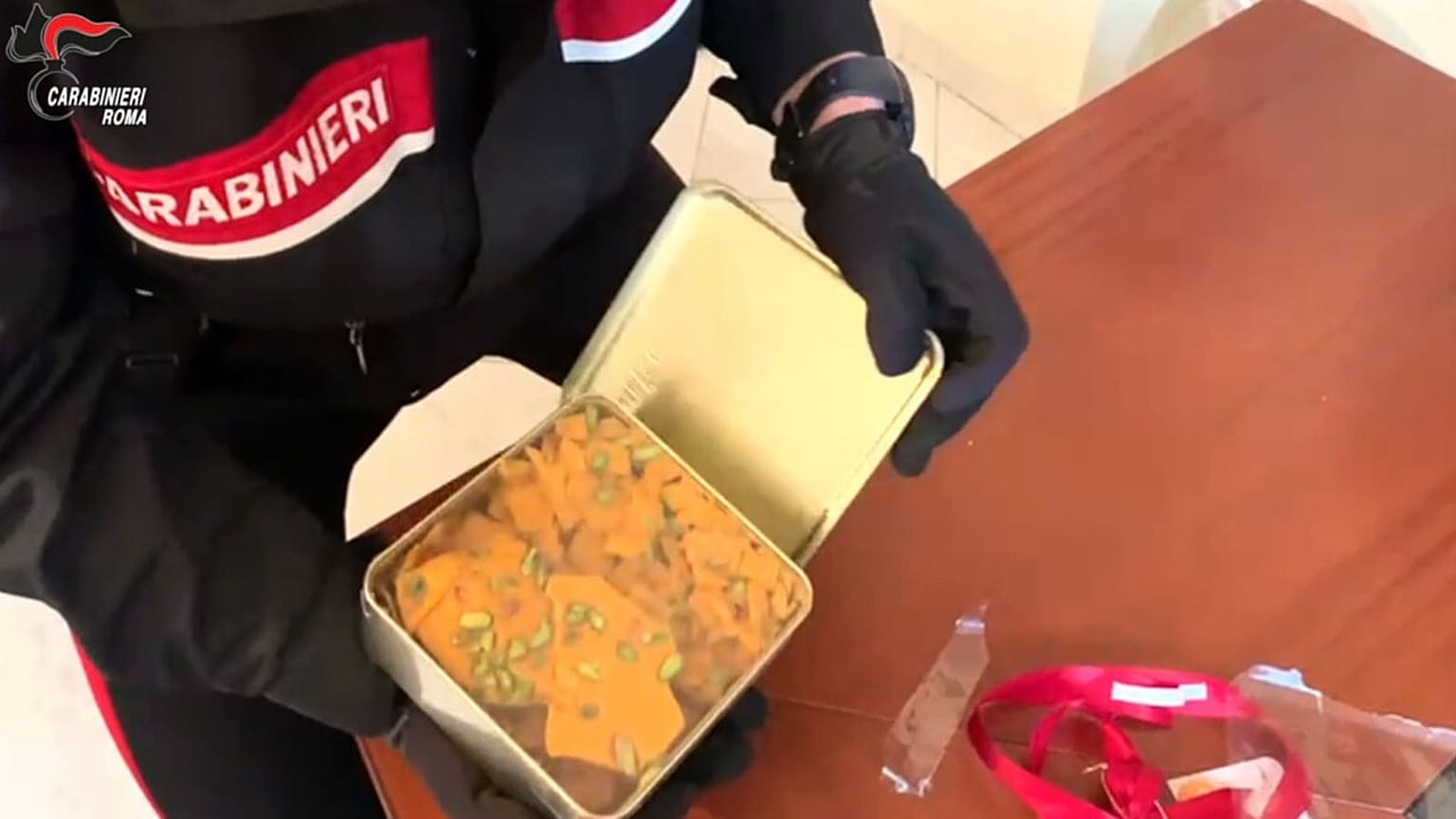 کشف و ضبط مواد مخدر از داخل بسته‌های خوراکی ایرانی