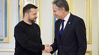 Antony Blinken encontrou-se com Volodymyr Zelenskyy esta terça-feira em Kiev