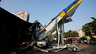 Dégâts après l'effondrement d’un grand panneau publicitaire à Mumbai, Inde, mai 2024.