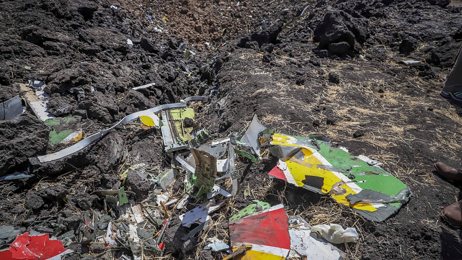 Etiyopya'da kalkıştan kısa bir süre sonra düşen  Boeing 737 Max 8 uçağının Etiyopya Havayolları'na ait bir uçuşunun enkazı, 10 Mart 2019