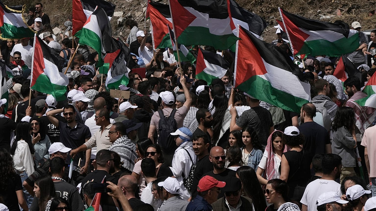 Marcha en apoyo de los palestinos antes del día de la 'Nakba' en la aldea de Al Kasayir, en Haifa, el martes 14 de mayo de 2024.