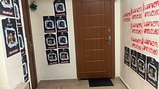 "Traitor of the country". Nino Dolidze, director of ISFED, private apartment entrance 