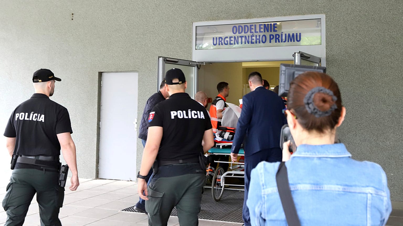 Robert Fico sofreu graves politraumas e está a ser operado