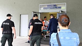 Robert Fico sofreu graves politraumas e está a ser operado