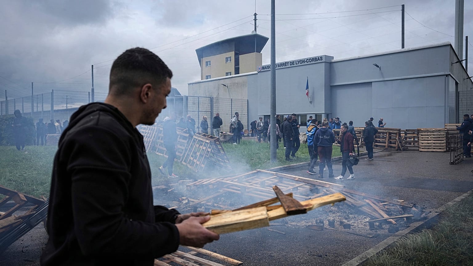 Φωτό από τη γαλλική φυλακή