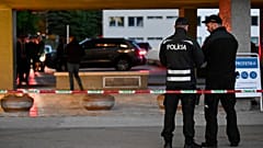 Cordón policial frente a la entrada del Hospital Universitario F. D. Roosevelt, donde está ingresado el primer ministro eslovaco, Robert Fico