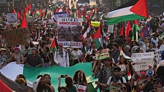 Miles de ciudadanos marchan en apoyo al pueblo palestino por las calles del centro de la Ciudad de México, miércoles 15 de mayo de 2024.