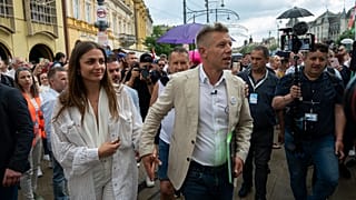 Петер Мадьяр со своими сторонниками