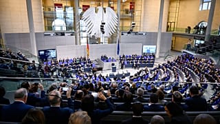 Nach dem Attentat auf den slowakischen Ministerpräsidenten Robert Fico hat der Deutsche Bundestag über Gewalt gegen Politiker debattiert.