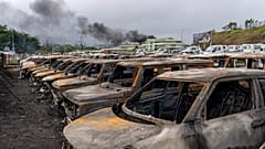 Seit einigen Tagen finden in Neukaledonien Brandstiftungen und Krawallen statt.