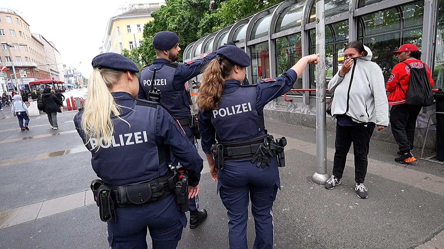 Polizei auf Streife im Wiener Stadtteil Favoriten