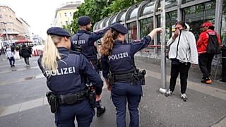 Polizei auf Streife im Wiener Stadtteil Favoriten
