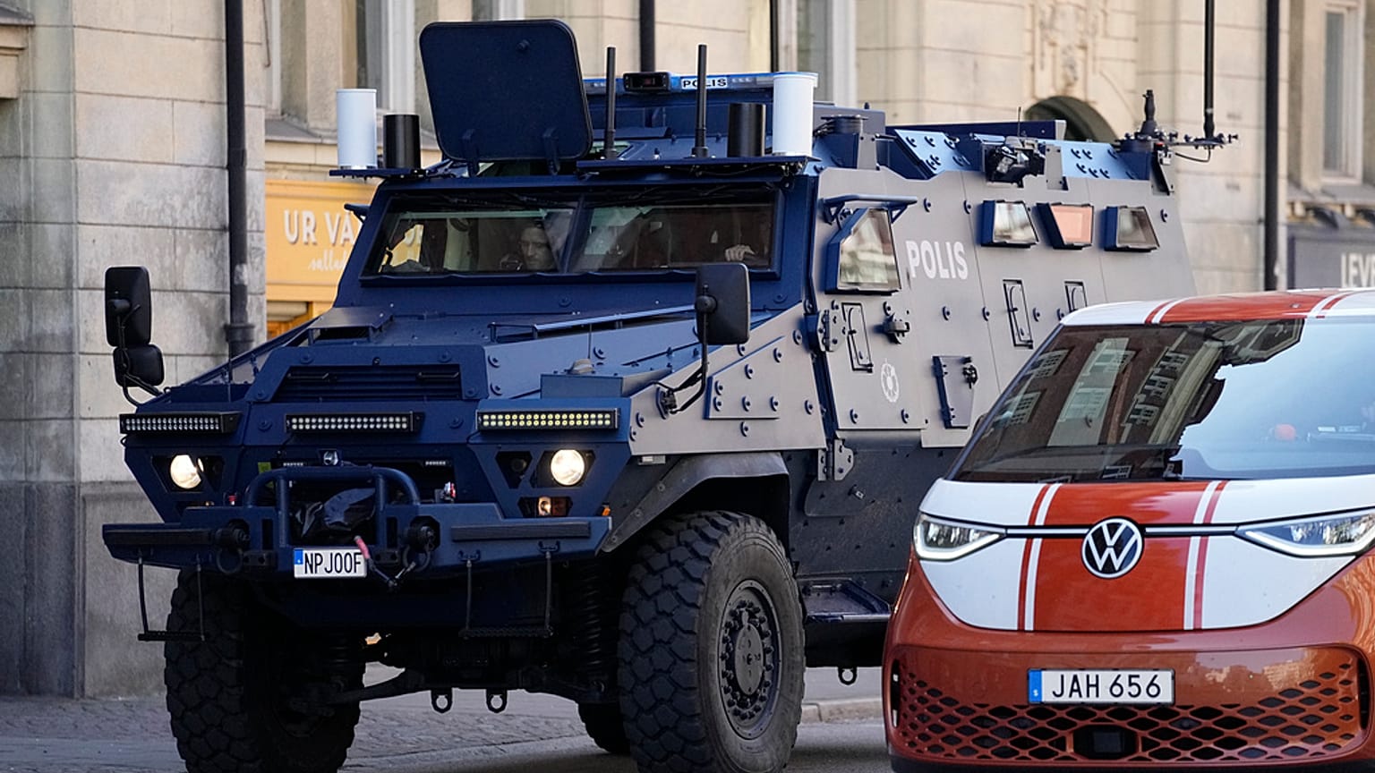 La polizia svedese ha transennato l'area di Stoccolma dove si trova l'ambasciata israeliana e dove venerdì mattina è avvenuta una sparatoria