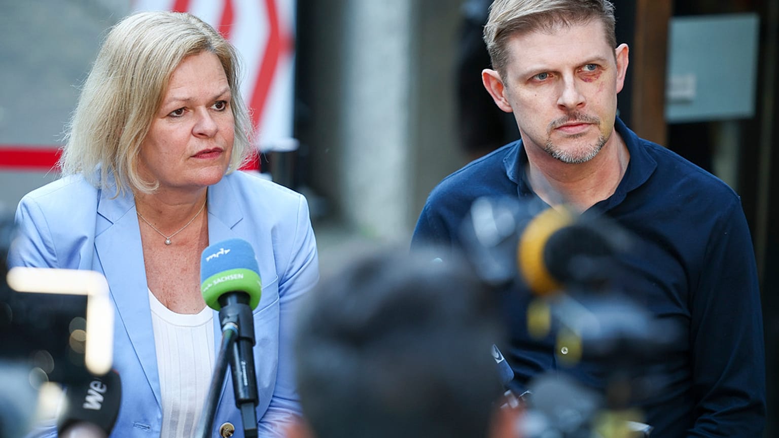 Matthias Ecke candidat SPD, attaqué et battu alors qu'il était en campagne. 