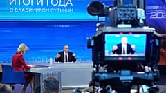 Der russische Präsident Wladimir Putin spricht während seiner jährlichen Pressekonferenz in Moskau, Russland, Donnerstag, 14. Dezember 2023.