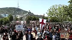Manifestation massive pour la préservation des valeurs traditionnelles et familiales à Tbilissi, vendredi 17 mai 2024.