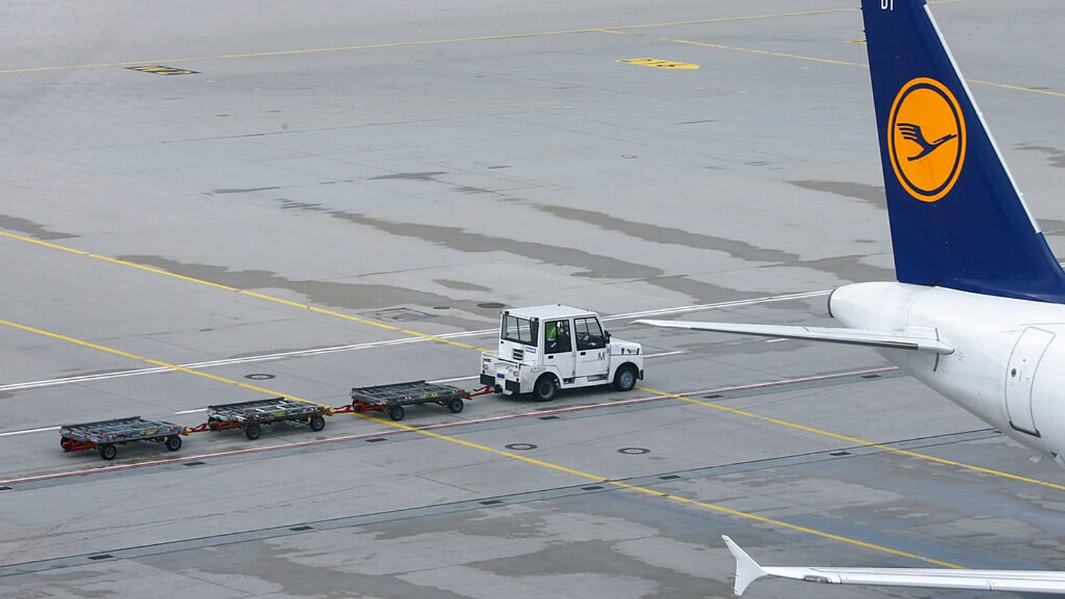 Flugzeug der Lufthansa auf dem Flughafen München. 27. April 2016