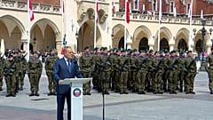 Ministerpräsident Tusk beim Appell zum 80. Jahrestag des alliierten Siegs in der Schlacht von Monte Cassino. 18. Mai 2024