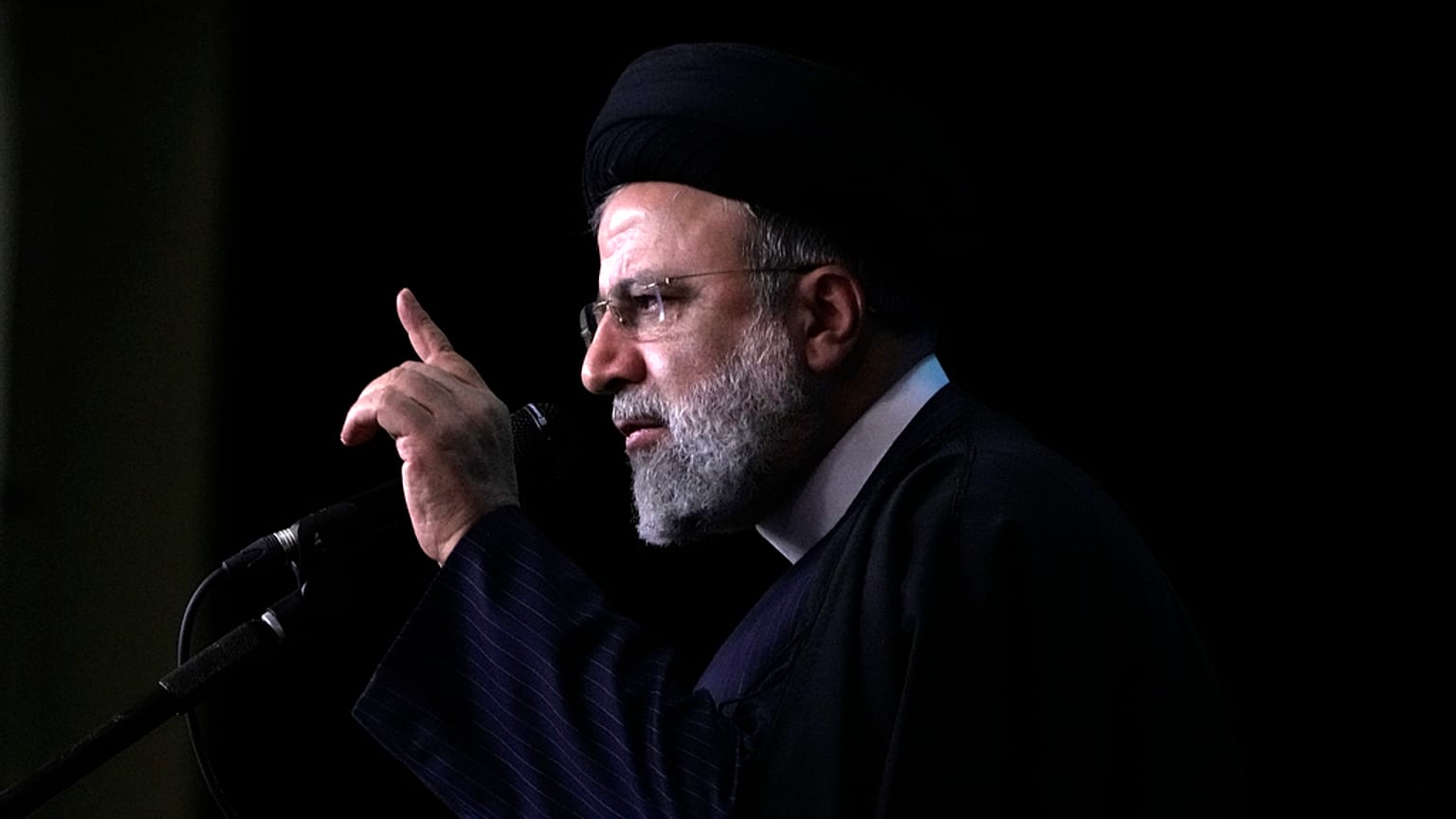 Ebrahim Raisi morre em acidente de helicóptero