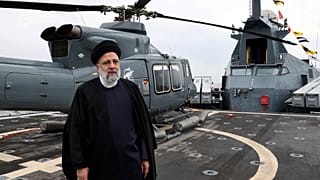 O Presidente Ebrahim Raisi visita uma exposição das capacidades da Marinha da Guarda Revolucionária na cidade portuária de Bandar Abbas, no sul do país, a 2 de fevereiro de 2024