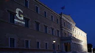 Την Ημέρα Μνήμης της Γενοκτονίας των Ελλήνων του Πόντου τίμησε η Βουλή των Ελλήνων με την φωταγώγηση της πρόσοψης του κτηρίου της.