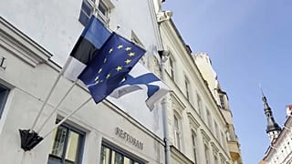 Drapeaux estoniens et européens, mai 2024.