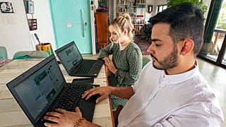 Illusztráció: Twitter-adminisztrátorok egy korábbi felvételen