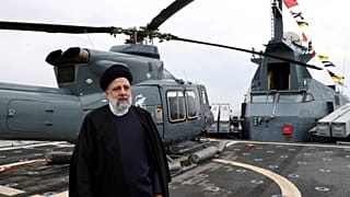 بازدید ابراهیم رئیسی از نمایشگاه توانمندی های نیروی دریایی سپاه پاسداران در بندرعباس جنوب ایران، جمعه ۱۳ بهمن ۱۴۰۲.