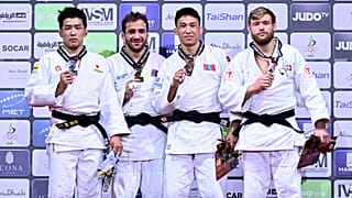 Alcuni degli atleti premiati nella seconda giornata dei Campionati del mondo di judo, tra i quali figura l'azero Heydarov