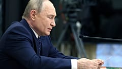 Le président russe Vladimir Poutine s'exprime lors d'une réunion sur le développement de l'industrie russe des carburants et de l'énergie au Kremlin à Moscou, le 20 mai 2024.