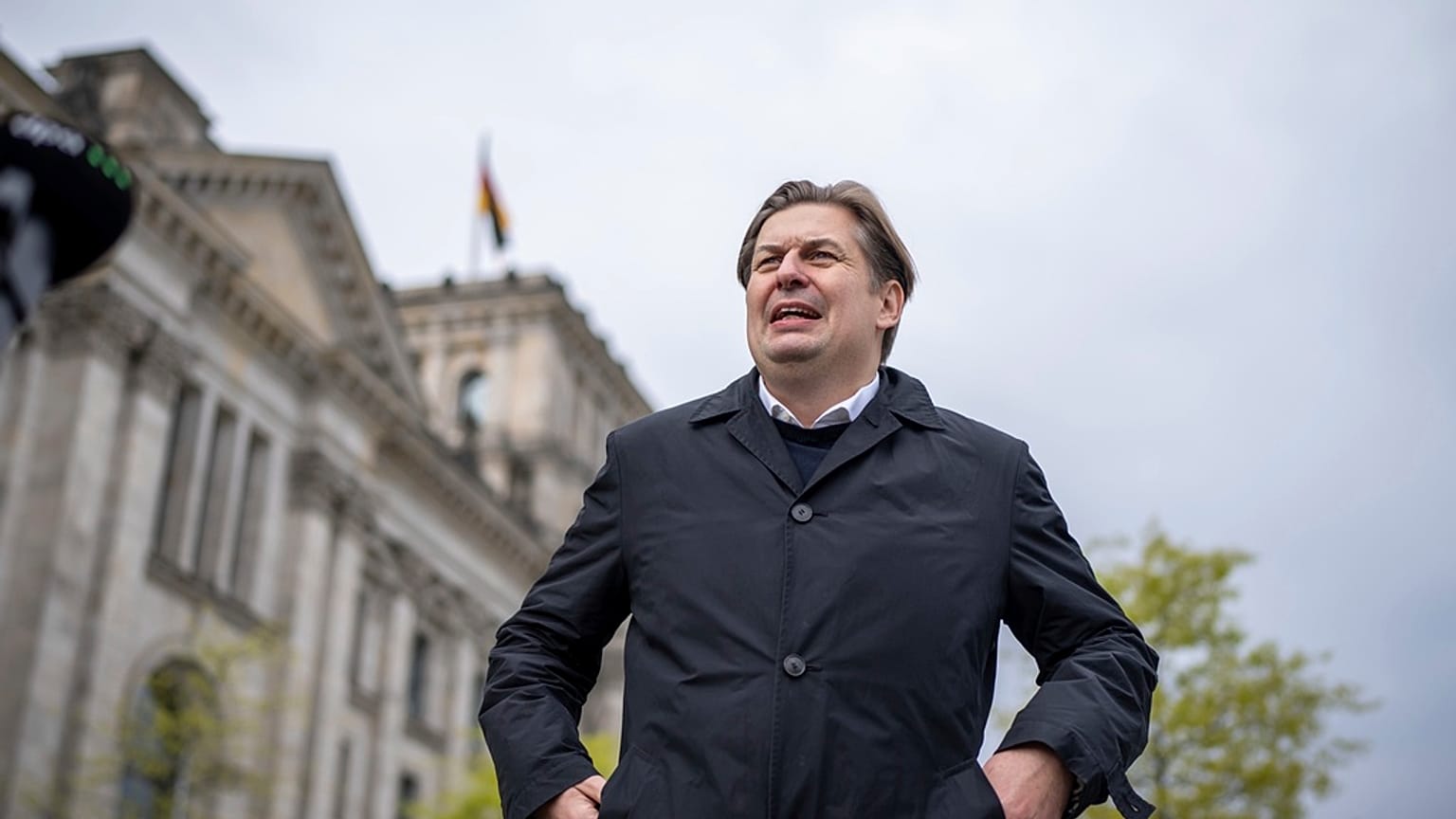 Maximilian Krah, principal candidato do AfD às eleições europeias, em Berlim, na quarta-feira, 24 de abril de 2024.