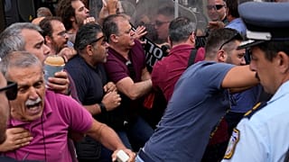 اشتباكات بين الشرطة ومتظاهرين