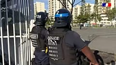 Gerüstete Polizisten in Neukaledoniens Hauptstadt Nouméa