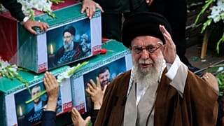 علی خامنه‌ای و تابوت ابراهیم رئیسی